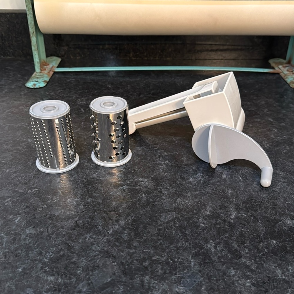 The Pampered Chef Deluxe Hand Held Cheese Grater